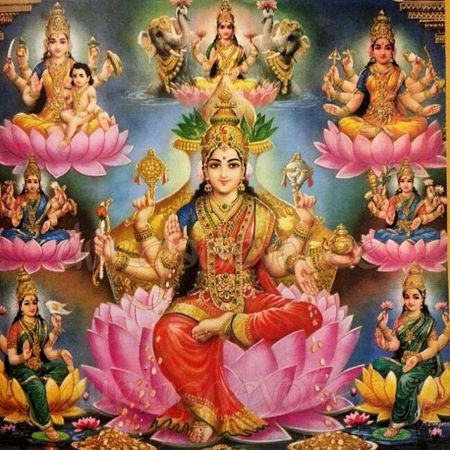 Shri  Maa Laxmi  ji Chalisa in Hindi & English – Lyrics, Meaning & Benefits