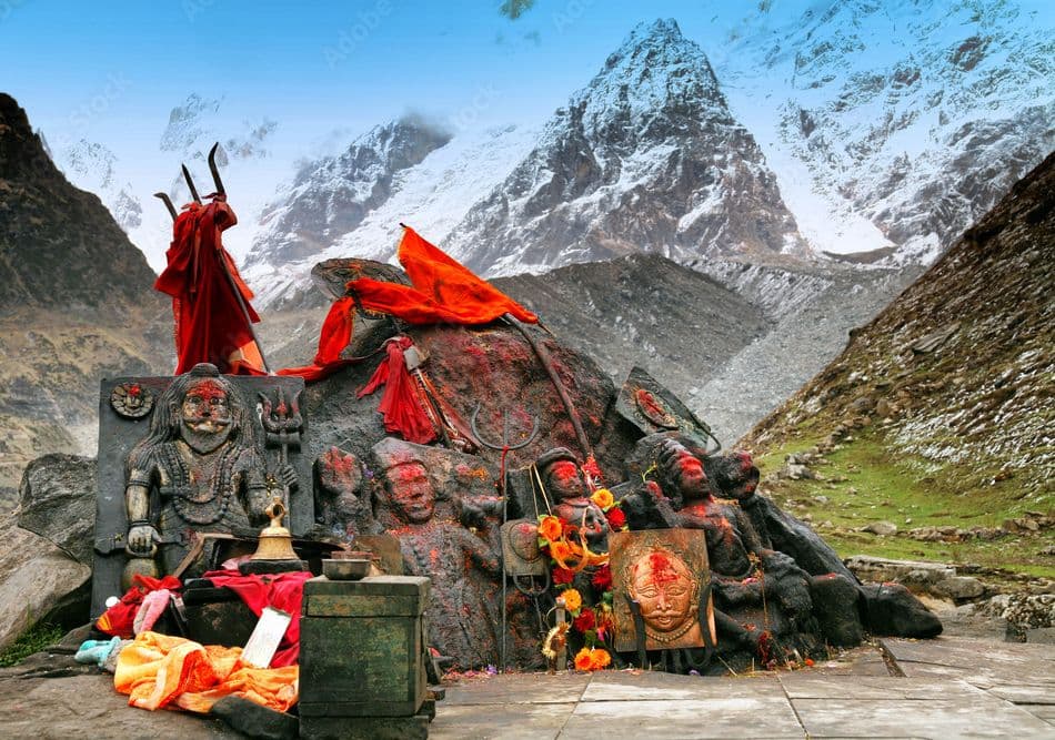 Chanting Lord Bhairava’s name wraps you in divine protection, like a fierce guardian at life’s thresholds